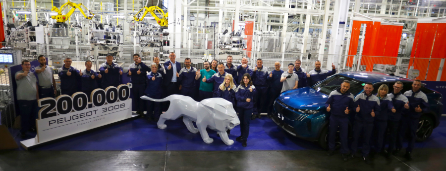 PEUGEOT 3008: Το εμβληματικό SUV γιορτάζει τις 200.000 μονάδες παραγωγής στο Sochaux