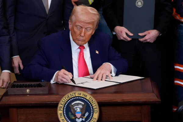 Δασμοί Τραμπ: Οι 18 ώρες που έφεραν την ανατροπή - Οι συναντήσεις και το παρασκήνιο