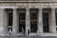 Resilient but Facing Headwinds: Bank of Greece Warns on Sector Risks