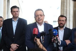 Φάμελλος: Σε κρίση η κυβέρνηση - Να ακυρωθεί το σχέδιο για το κλείσιμο των ΕΛΤΑ