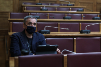 «Άδειασε» Πολάκη ο Τσακαλώτος: Εγώ εκπροσωπώ τον πρόεδρο, είμαστε υπέρ του εμβολιασμού