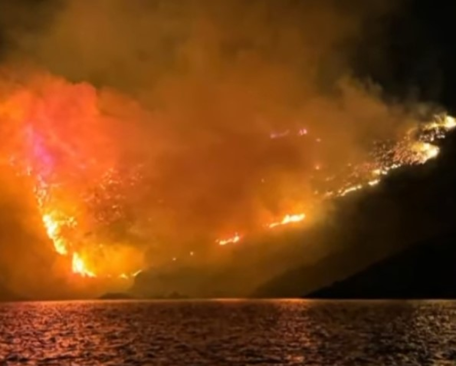 Προανακριτική έρευνα της Πυροσβεστικής για τα πυροτεχνήματα που έβαλαν φωτιά στην Υδρα - Τι ψάχνουν