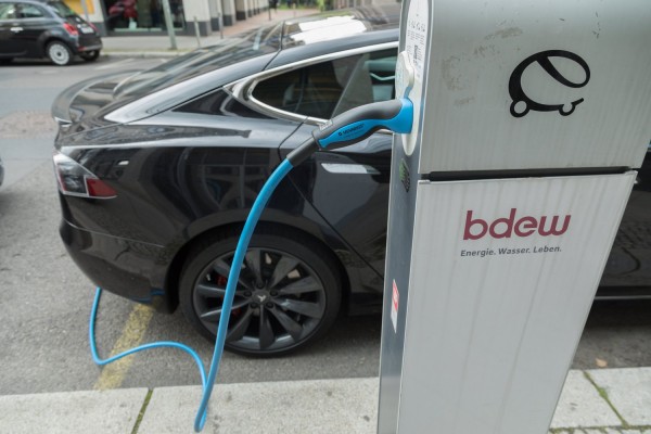 Έρχεται το τέλος για πετρελαιοκίνητα και βενζινοκίνητα οχήματα