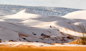 Χιόνι πάνω από τους λόφους στη Σαχάρα