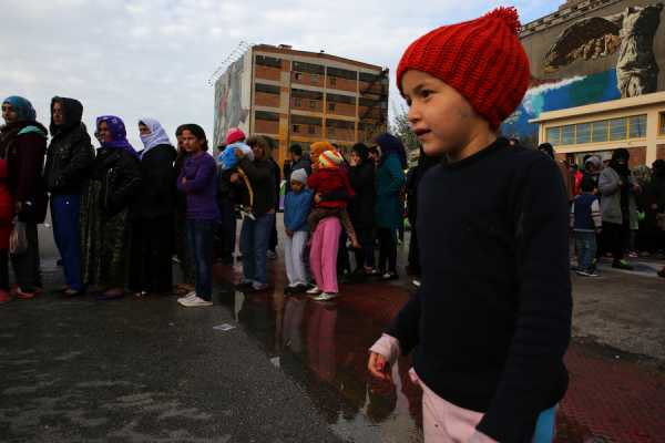 Μια «ανάσα» από τους 54.500 οι πρόσφυγες στην Ελλάδα