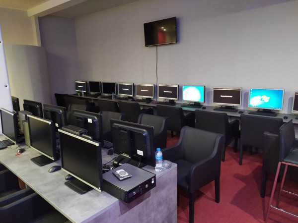 Λουκέτο από την ΕΛ.ΑΣ. σε κορονο-καζίνο στην Αττική, πρόστιμα 14.000 ευρώ σε 5 άτομα