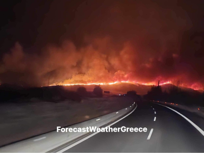 Οδηγοί αυτοκινήτων δίπλα στις φλόγες: Συγκλονιστικά βίντεο από τις Εθνικές Οδούς
