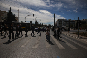 Poll Shows 70% of Greeks Want Government Change as Discontent Deepens