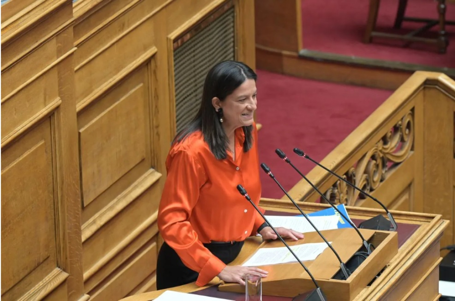 Ψηφίστηκε το νομοσχέδιο για το 13ωρο - Κεραμέως για τους δείκτες ανεργίας και απασχόλησης