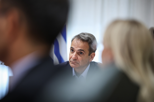 Η ΝΔ (ξανα)γίνεται straight...