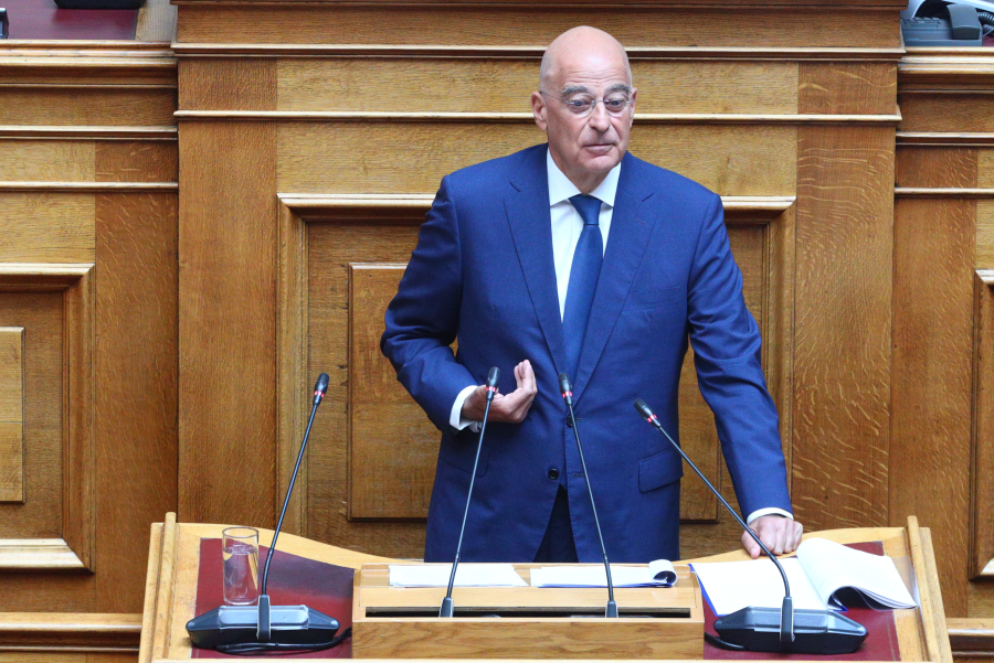 Δένδιας: Το ρετιρέ των 800.000 ευρώ ενός αξιωματικού, το «καρφί» στην τράπεζα Πειραιώς και η πισίνα της Στρατιάς