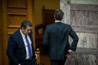 Εσπευσμένα στο σπίτι του ο Κ. Μητσοτάκης - Η ανακοίνωση Τασούλα για το πρόβλημα στη μέση του πρωθυπουργού