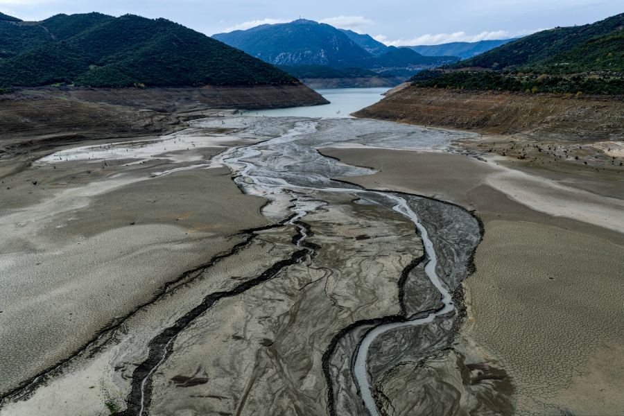 Regulator Urges Emergency Measures for Athens Region Over Water Shortage