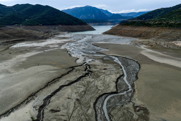 Regulator Urges Emergency Measures for Athens Region Over Water Shortage