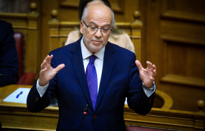 Πυρά από τα αριστερά στον Φλωρίδη: «Ντροπή να κάθεται στα έδρανα» - Με «Ιθάκη» απάντησε ο υπουργός Δικαιοσύνης