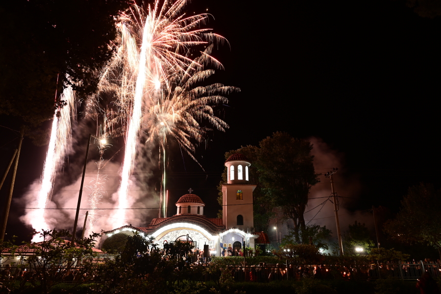 Χριστός Ανέστη: Ευχές και καλό Πάσχα - Η Ελλάδα γιορτάζει την Ανάσταση