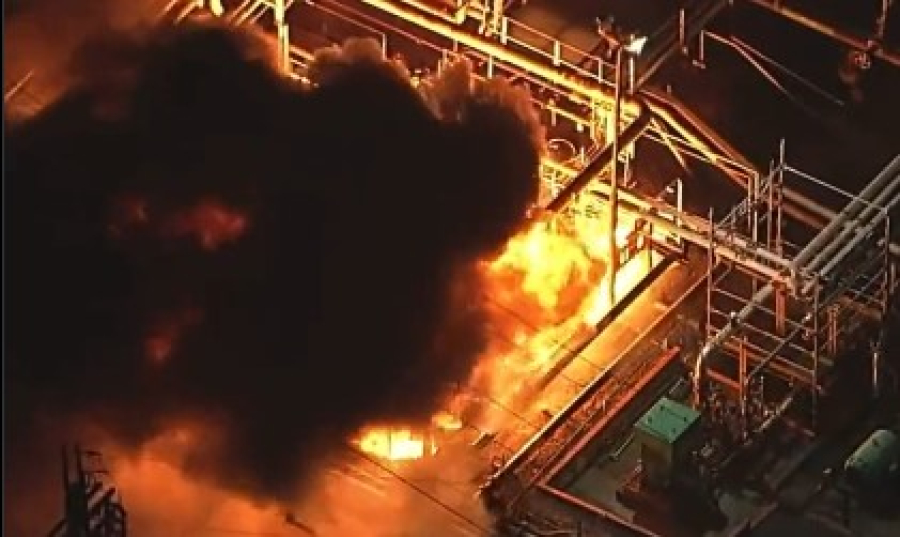 Μεγάλη φωτιά ξέσπασε στο διυλιστήριο της Chevron στο Λος Άντζελες (Βίντεο)