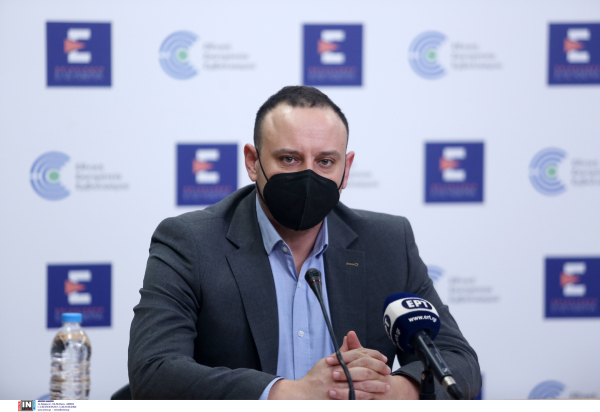 Γιατί «επιμένει» ο βήχας τον χειμώνα, απαντήσεις στο «μυστήριο» δίνει ο Μαγιορκίνης στο Dnews