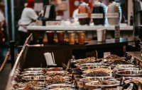 Τι σημαίνει η τριπλή κρίση με την οποία είναι αντιμέτωπη η ελληνική βιομηχανία τροφίμων - «Θέλουμε μείωση του ΦΠΑ»