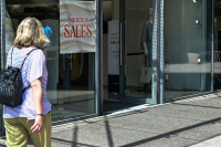 Greek Retail Sentiment Slumps in July Amid Rising Uncertainty