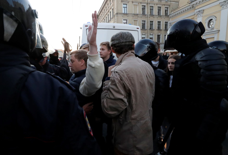 Ρωσία: Μαζικές συλλήψεις διαδηλωτών κατά της επιστράτευσης
