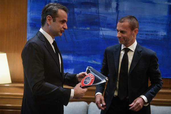 Οι κυβερνητικές πρωτοβουλίες για το ποδόσφαιρο και την οπαδική βία, οι επικοινωνίες Μητσοτάκη και η κομβική σύσκεψη