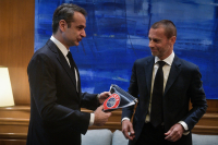 Οι κυβερνητικές πρωτοβουλίες για το ποδόσφαιρο και την οπαδική βία, οι επικοινωνίες Μητσοτάκη και η κομβική σύσκεψη