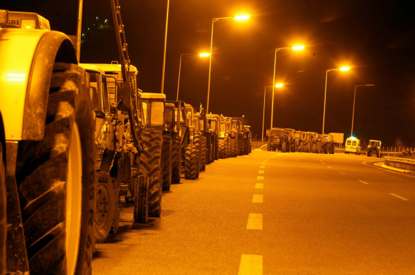 Αγρότες: Μπλόκα σε Νίκαια και Εγνατία (Ε65)