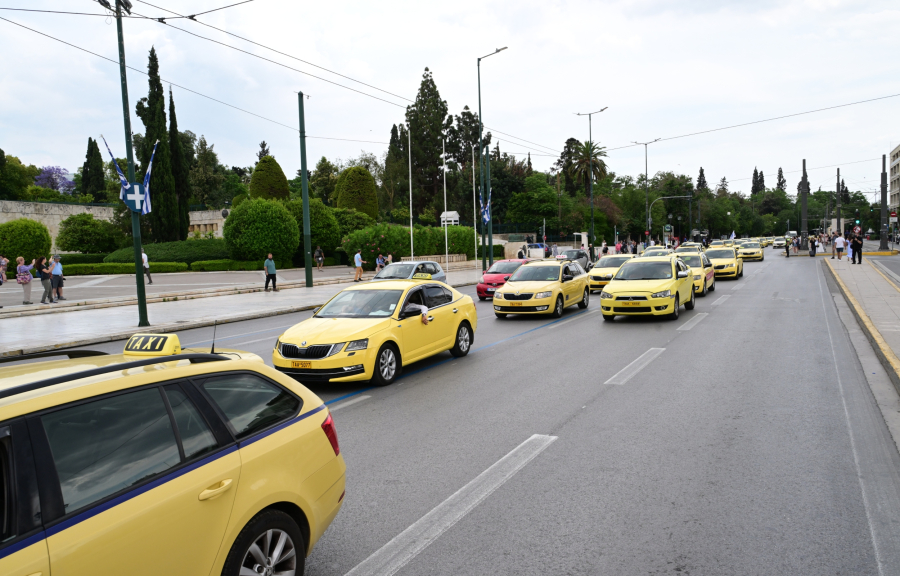 Στη Βουλή ο νέος ΚΟΚ: Εκτός λεωφορειολωρίδων τελικά τα ταξί - Πότε θα επιτρέπεται