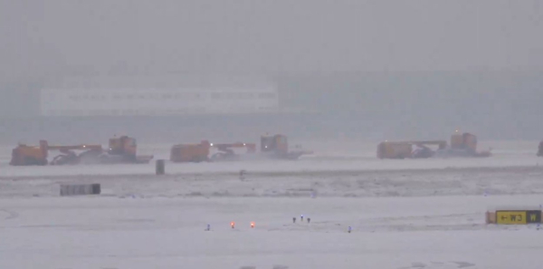 Χάος στο αεροδρόμιο της Φρανκφόυρτης λόγω χιονόπτωσης