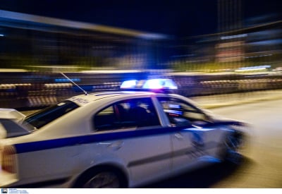 Συναγερμός στο Πέραμα: Άνδρας καταδιώκει τη γυναίκα του με το αυτοκίνητο