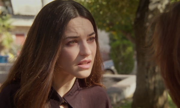 «Να μ’ αγαπάς»: Η Άννα μαθαίνει πως είναι υιοθετημένη