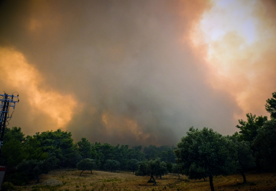 Φωτιά στη Ρόδο: Μεγάλες αναζωπυρώσεις και στα τρία μέτωπα - Μεγάλη μάχη από την Πυροσβεστική