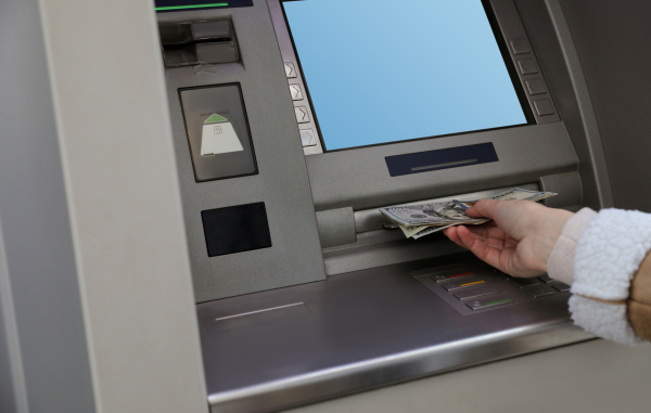 Σήκωσε 4.000 δολάρια από την τράπεζα και τα έβαλε σε Bitcoin ATM – Όταν κατάλαβε τι είχε συμβεί ήταν αργά