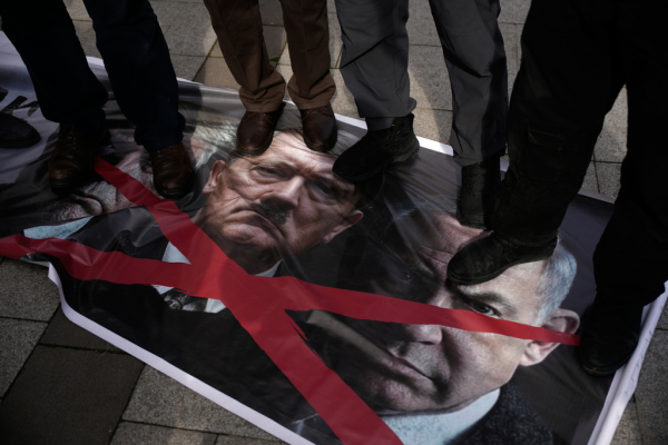 Εκτός ορίων η κατάσταση στη Μέση Ανατολή: Νέες εντάσεις μετά τον θάνατο του Χαμενεΐ - Συνεχείς επιθέσεις και εγκλωβισμένοι