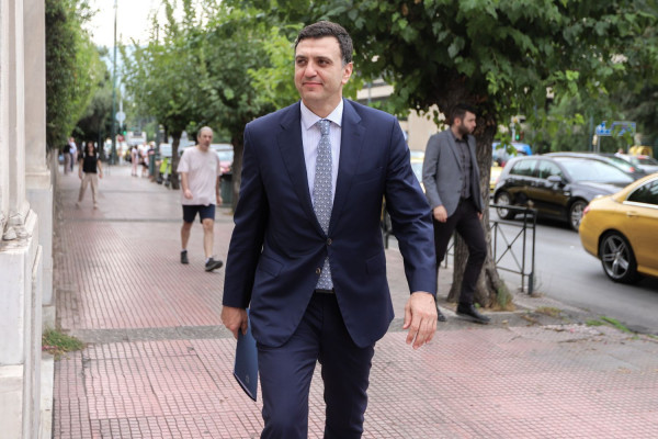 Στον ΕΟΔΥ ο Κικίλιας για τις εξετάσεις και τα Κέντρα Αναφοράς HIV