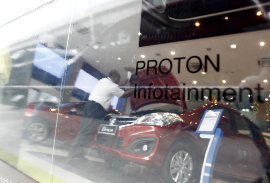 Τεκτονικές αλλαγές στις αυτοκινητοβιομηχανίες: Χιλιάδες απολύσεις στην Ευρώπη, μείωση τιμών στην Κίνα