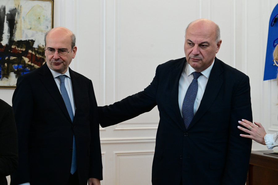 Συνάντηση Χατζηδάκη και Τσιάρα με αγρότες της Κρήτης το απόγευμα