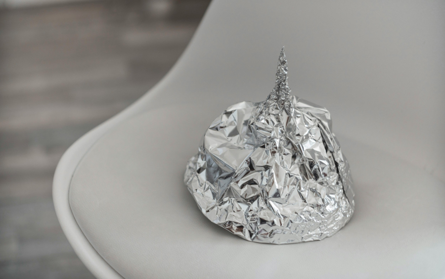 Δείτε πώς θα εξαφανίσετε τις κατσαρίδες και τα κουνούπια στο σπίτι σας με λίγο αλουμινόχαρτο