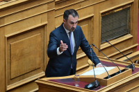 Αλέξης Χαρίτσης στον πρωθυπουργό: Έχετε κάνει τους θεσμούς κουρελόχαρτο