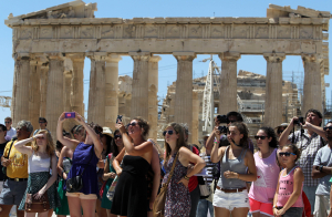 Ποιοι είναι οι πιο ευγενικοί τουρίστες στον κόσμο και ποιοι αφήνουν τα μεγαλύτερα tips