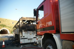 Φωτιά σε λεωφορείο γεμάτο με μαθητές στην Πάτρα