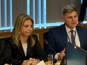 Euractiv για Τέμπη: Η Κομισιόν ήταν ενήμερη για τα «εμπόδια» του Άρθρου 86