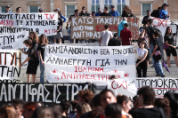 Νέο Ηράκλειο: Έντονες καταγγελίες από τη μητέρα της 16χρονης που ξυλοκοπήθηκε