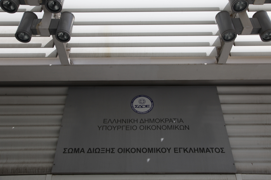 Μπλόκο σε «μπόμπα» ουίσκι, χιλιάδες φιάλες κατάσχεσε ο ΣΔΟΕ