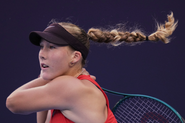 Κακό timing στο τένις: Τρένο χάλασε το σερβίς της Αντρέεβα, δύο φορές (Βίντεο)