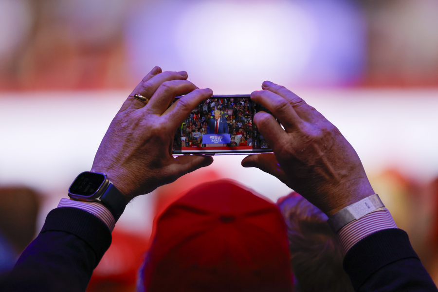 Politico: Γιατί φοβούνται οι Ευρωπαίοι μια δεύτερη θητεία Τραμπ