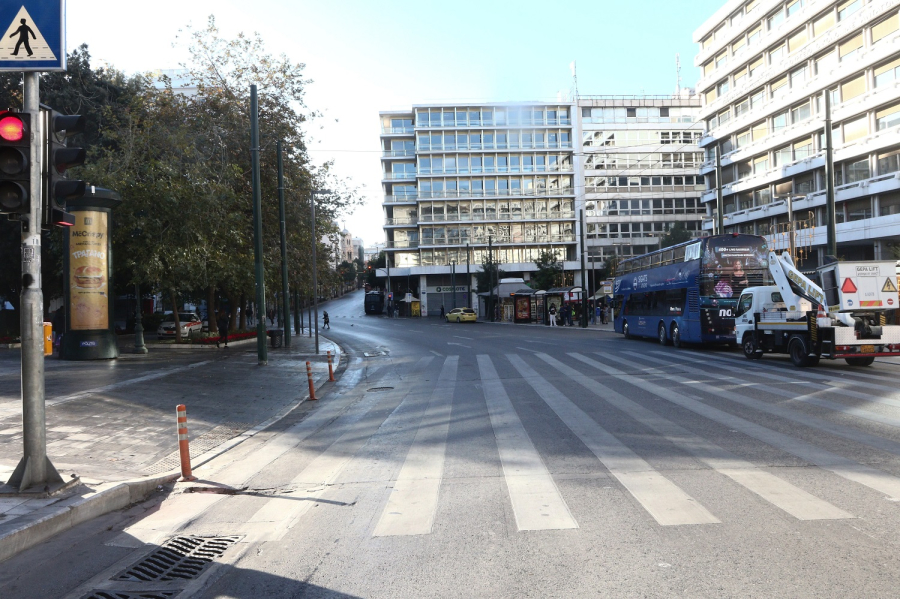 Καιρός: «Ανοιξιάτικη» Πέμπτη με ήλιο και αραιές νεφώσεις