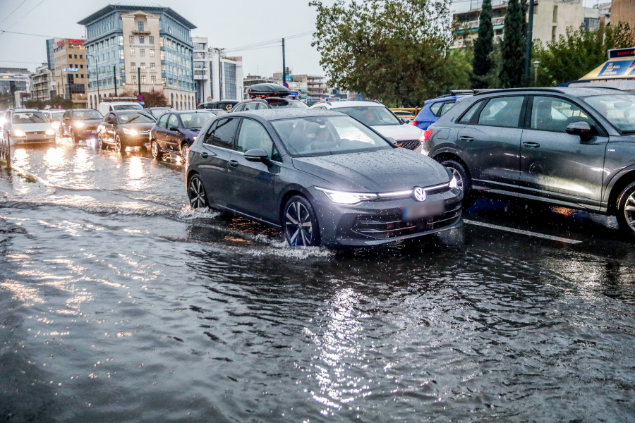 «Κλείδωσε» η κακοκαιρία και στην Αττική: «Θα έχει εμμονή», η πιο δύσκολη ημέρα με καταιγίδες