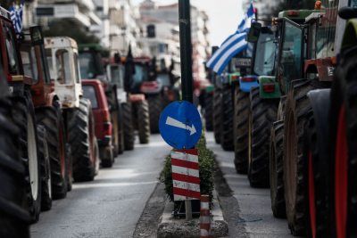 Αγρότες: Μπλόκα σε εθνικές και απόβαση τρακτέρ στην Αθήνα, «έχουμε δώσει 1 δισ. σε αποζημιώσεις» λέει ο Μητσοτάκης